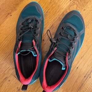 Like New -ECCO Biom Venture Gore-Tex Hiking Shoes size 39
